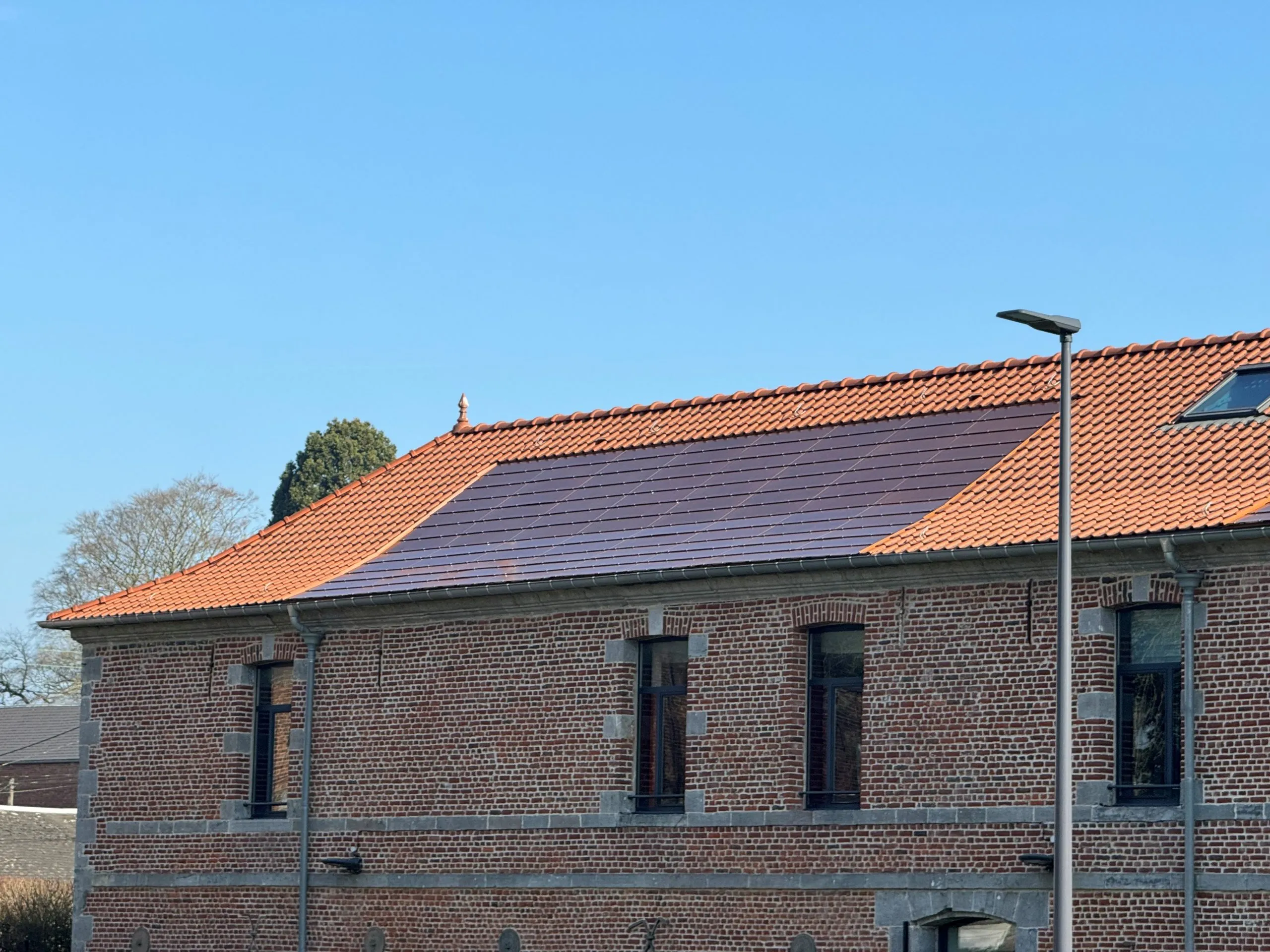 Pose de tuiles solaires à Landrecies (59)