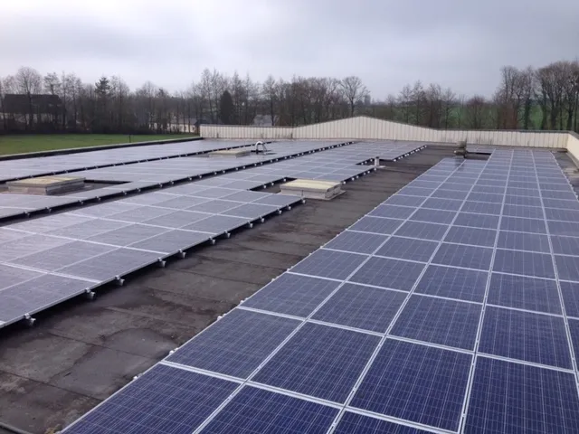 Pose de panneaux solaires à Vervins (02}