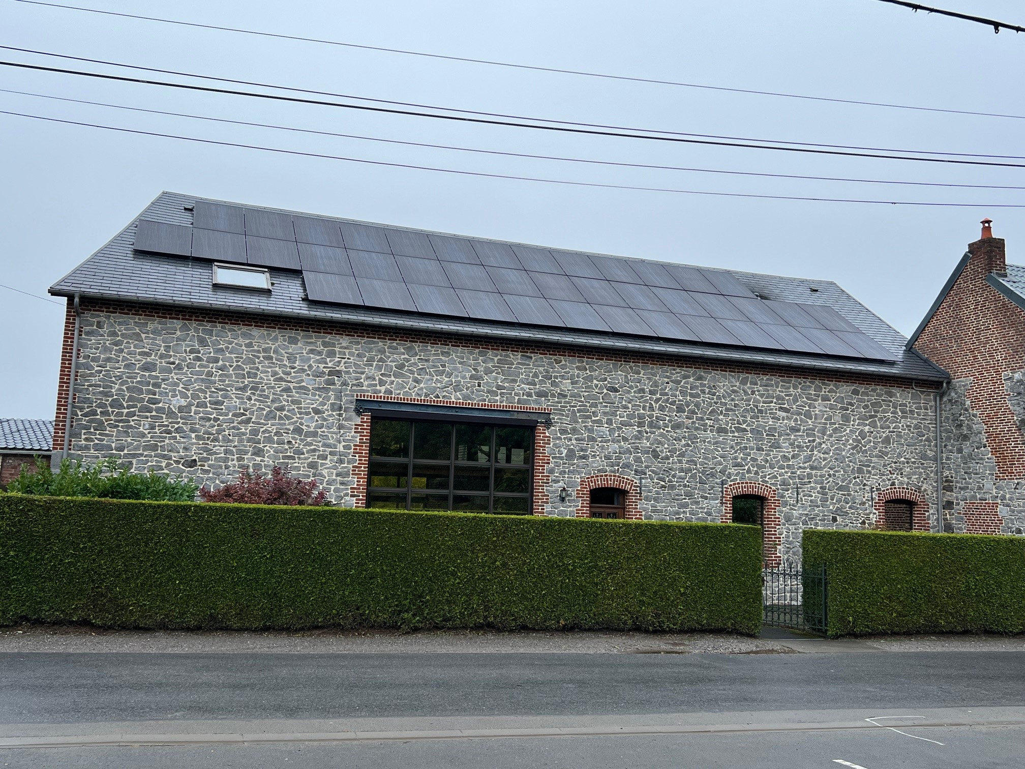 Pose de panneaux solaires à La Flamengrie (02)